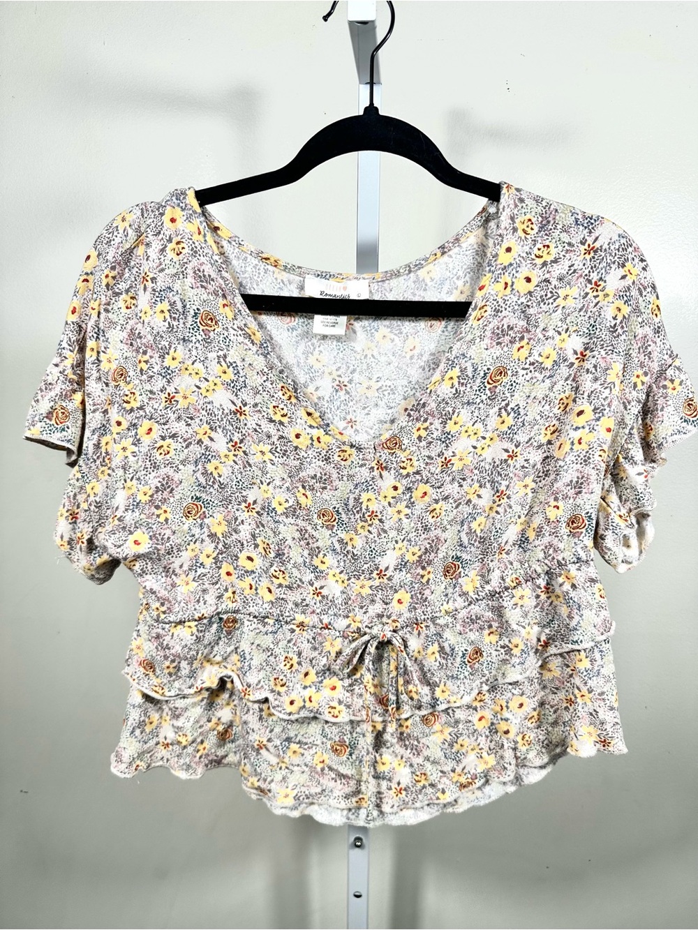 L73. URBAN Romantics Yellow Floral V-Neck Tie-Waist Crop Top